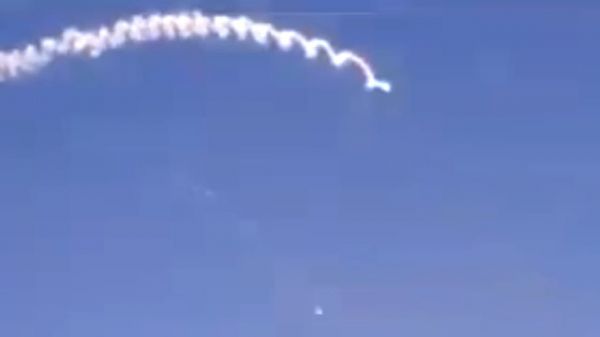 مليشيا الحوثي تعتقل عشرات المواطنين في تعز وثقوا إطلاق صواريخها على مطار عدن
