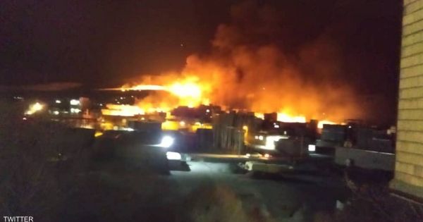 حريق هائل بعد انقلاب شاحنة تنقل الوقود في إيران