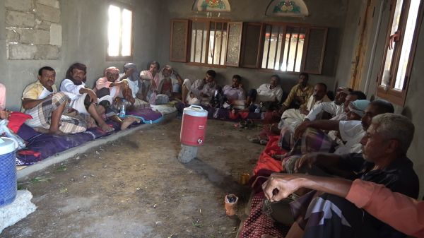 تنظيمية المكتب السياسي تعقد اجتماعًا مع مشايخ وأعيان مديرية الخوخة 