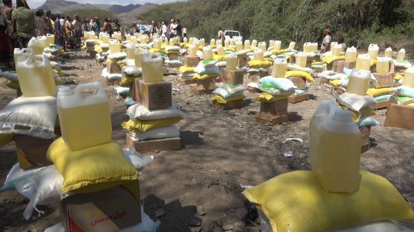 صور| بتوجيهات من قائد المقاومة الوطنية.. الخلية الإنسانية تقدم مساعدات غذائية لنازحي الوازعية 