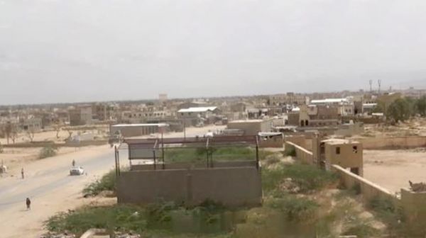 مليشيا الحوثي تطلق قذائف مدفعية على أحياء سكنية في التحيتا