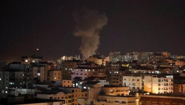 غارات إسرائيلية  تستهدف مواقع جنوب ووسط قطاع غزة