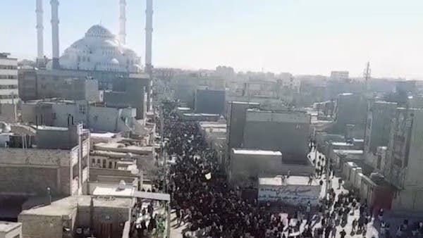 خشية مظاهرات الجمعة.. مروحيات تحلق فوق زاهدان في إيران