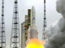 السعودية تطلق أول قمر صناعي خاص