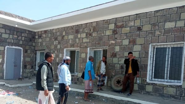 صور| مدير عام الوازعية يتفقد أعمال ترميم إدارة الأمن في المديرية 