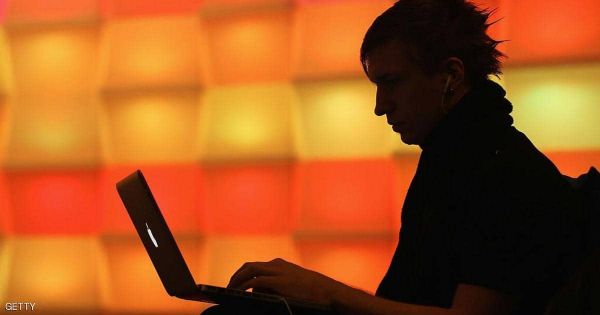 فرنسا.. مليار دولار لمواجهة قراصنة الإنترنت