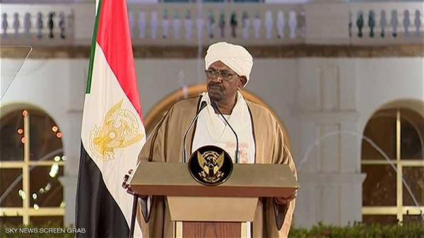 البشير يعلن حالة الطوارئ ويحل الحكومة
