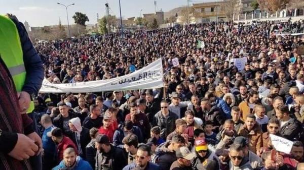 الجيش الجزائري يحذّر من دعوات الخروج إلى الشارع