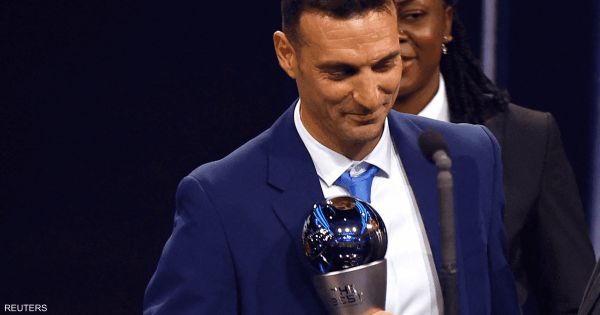 سكالوني أفضل مدرب في العالم
