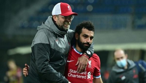 كلوب يلوح بمنع محمد صلاح من السفر إلى مصر