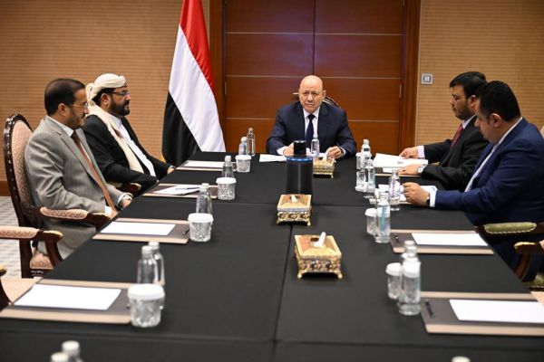 مجلس القيادة الرئاسي يعقد اجتماعا لمناقشة الأوضاع المحلية واتصالاته الخارجية 