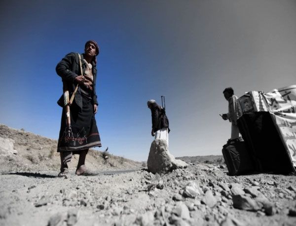 مليشيا الحوثي تستهدف حافلة نقل جماعي تقل مغتربين يمنيين قادمة من السعودية في صحراء الجوف