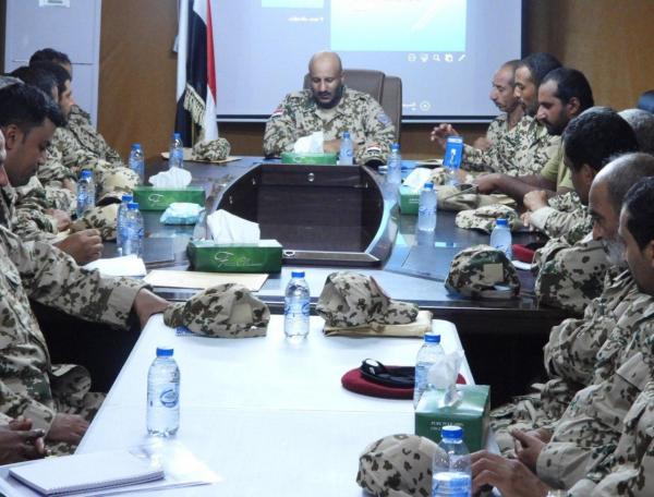 العميد طارق صالح يرأس اجتماعا لقيادات المقاومة الوطنية