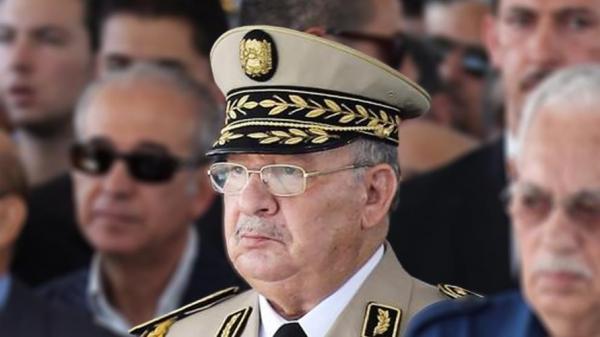 قائد الجيش الجزائري يطالب بإعلان منصب الرئاسة شاغرا