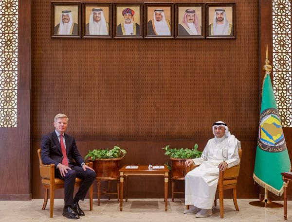 خلال لقائه المبعوث الأممي.. أمين عام مجلس التعاون الخليجي يستعرض جهود إحلال السلام في اليمن