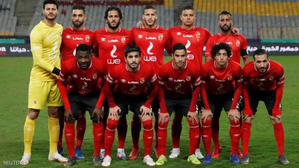 الأهلي المصري يتصدر الدوري لأول مرة