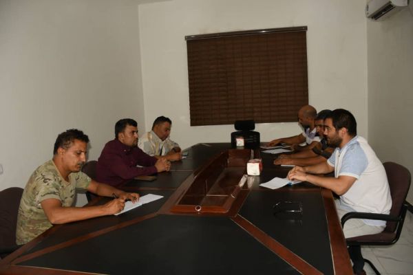 ركن طبية المقاومة الوطنية يلتقي لجنة من الصليب الأحمر الدولي في المخا