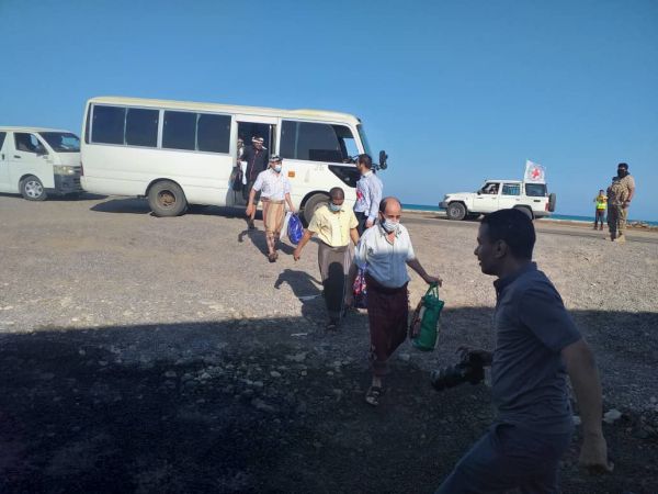 عاجل| وصول الدفعة الأولى من الأسرى الحوثيين المفرج عنهم من جبهات الساحل الغربي إلى مطار المخا استعدادا لنقلهم عبر طيران الصليب الأحمر الدولي إلى صنعاء