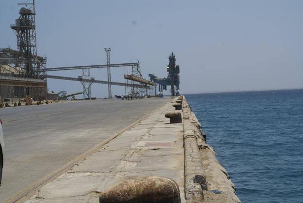 مليشيا الحوثي تحتجز 19 سفينة نفطية قرب الحديدة 