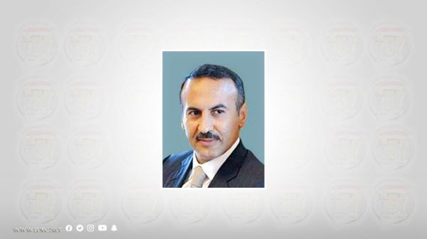 أحمد علي عبدالله صالح يُعزِّي في وفاة رئيس فرع المؤتمر الشعبي بمحافظة المهرة
