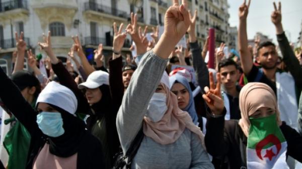 الجيش الجزائري يحذر من "العنف والفوضى"