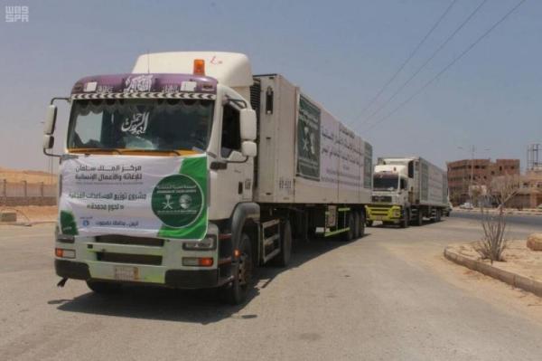 وصول 10 شاحنات إغاثة مقدمة من مركز الملك سلمان إلى مدينة المكلا