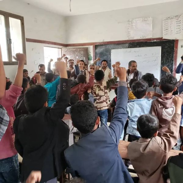مليشيا الحوثي تحرم طلاب ريمة من نتائجهم الدراسية لإجبارهم على حضور المراكز الصيفية