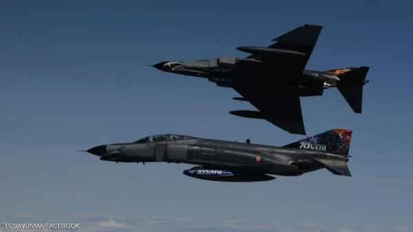 مقاتلات تركية تهدد مروحية وزير الدفاع اليوناني