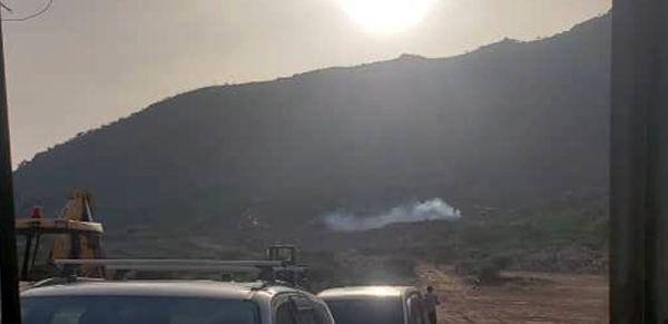 السلطة المحلية بتعز: استهداف مليشيا الحوثي معدات شق وسفلتة طريق الكدحة جريمة حرب مكتملة الأركان (بيان) 