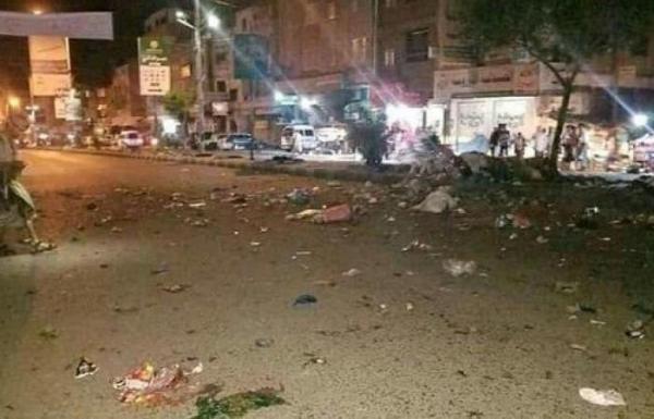7 شهداء وجرحى مدنيين بانفجار عبوة ناسفة أمام مبنى محافظة تعز