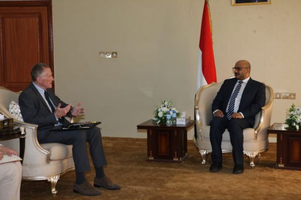 صور+فيديو| نائب رئيس مجلس القيادة الرئاسي طارق صالح يلتقي رئيس بعثة الأمم المتحدة لدعم اتفاق الحديدة 