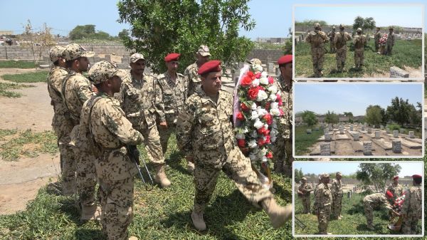 فيديو + صور | المخا.. إكليل من الزهور على ضريح شهداء حراس الجمهورية وقراءة الفاتحة إلى أرواحهم الطاهرة