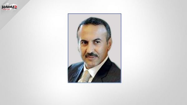 أحمد علي عبدالله صالح يُعزّي في وفاة الشيخ أحمد الأحمر