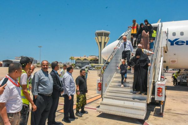 وصول دفعة جديدة من العالقين العائدين من السودان إلى مطار عدن