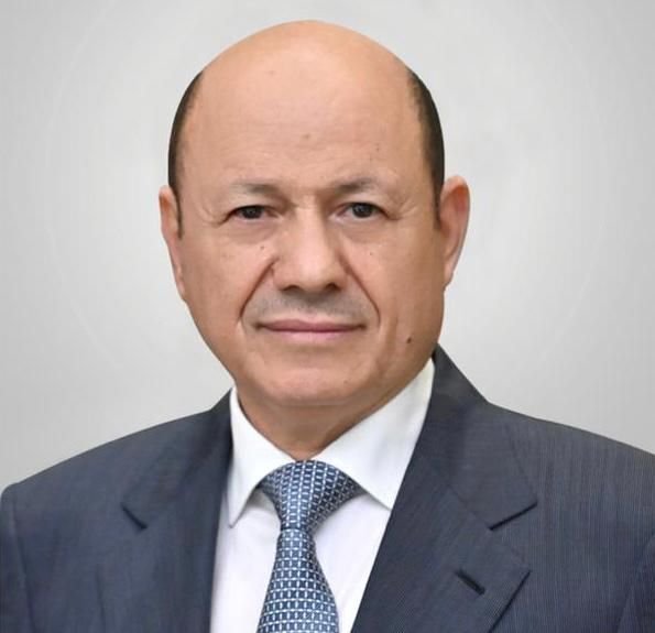رئيس مجلس القيادة الرئاسي يغادر عدن إلى جدة للمشاركة في مؤتمر القمة العربية 