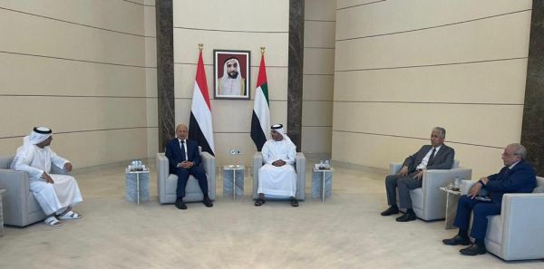 العليمي يصل الإمارات 