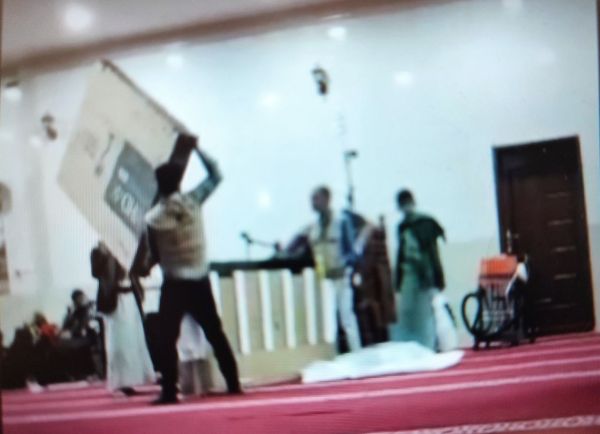 إب.. مليشيا الحوثي تقتحم مسجدًا وتطرد 400 طالب 