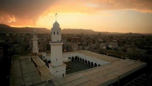 ضرب مشرف تجنيد حوثي في الجامع الكبير بصنعاء
