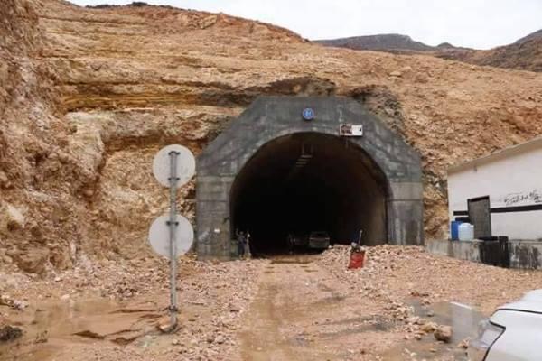 عشرات العالقين في حوف المهرة جراء السيول