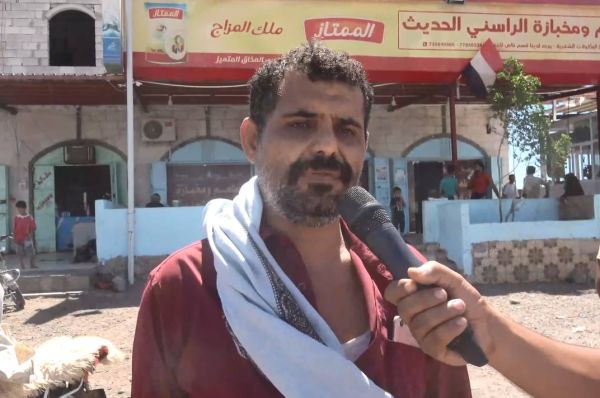 فيديو| مالك مطعم الراسني بالمخا يفند الشائعات الحوثية ويؤكد: "نعيش نعيم الأمن والأمان"