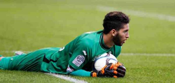 حارس تونس يبتكر طريقة للإفطار