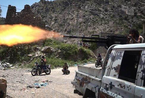 تجدد المواجهات بين القوات الحكومية ومليشيات الحوثي في جبهة الضباب غربي تعز