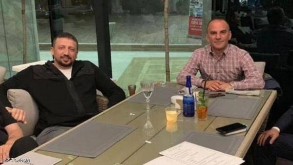 صورة تجمع مستشار أردوغان ورجل أعمال مطلوب أمنيا