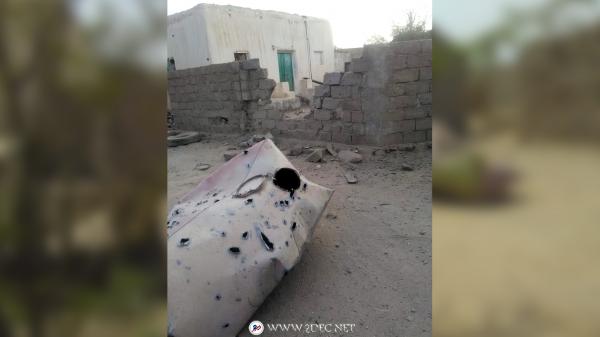 تضرر منازل نتيجة قصف حوثي عشوائي على قرية في حيس