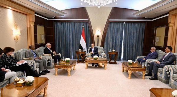رئيس مجلس القيادة الرئاسي يستقبل المبعوث الأميركي  