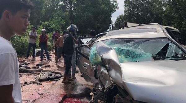 إصابة أمير كمبودي ومقتل زوجته في حادث سيارة