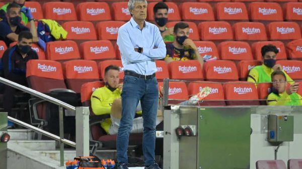 مدرب برشلونة يقول إن الفريق قادر على تخطي العثرات