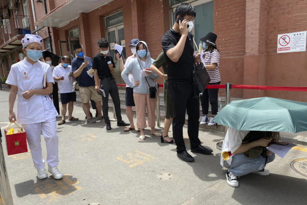 منظمة الصحة تسجل زيادة يومية قياسية في إصابات «كورونا»