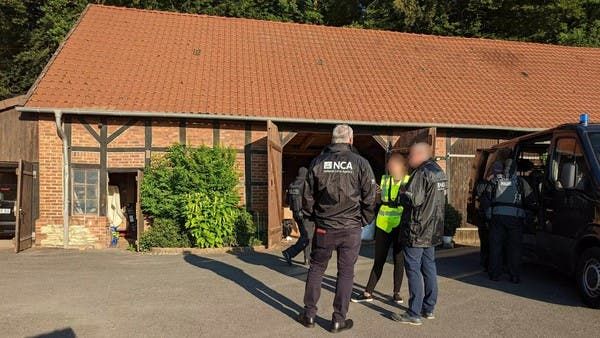 يتزعمها إيراني.. ضبط شبكة تهريب مهاجرين في 5 دول أوروبية