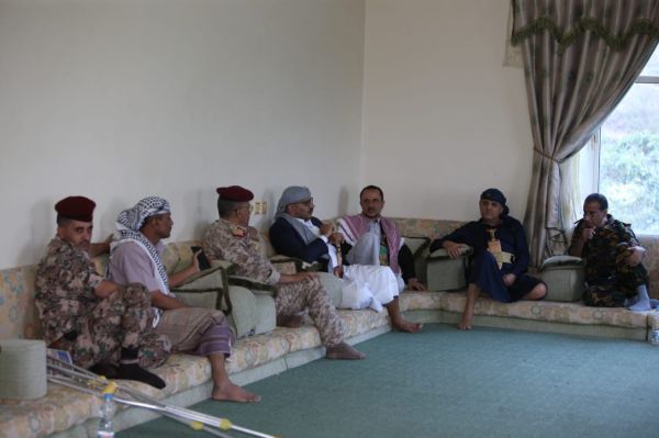 عضو مجلس القيادة الرئاسي العميد طارق صالح يستقبل القيادات الأمنية والعسكرية في محافظة تعز